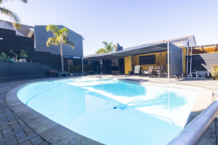 4 Bedroom Property for Sale in Loevenstein Western Cape
